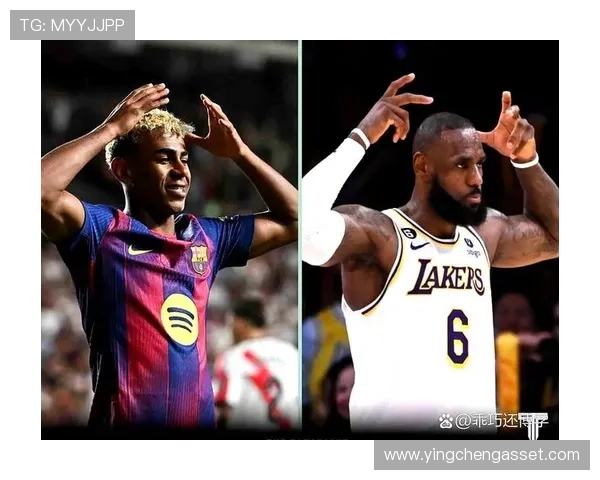 在沙滩上尽情模仿足球明星的精彩踢球瞬间